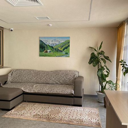 Aq Capsule Hostel Алма Ата Екстериор снимка