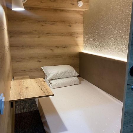 Aq Capsule Hostel Алма Ата Екстериор снимка