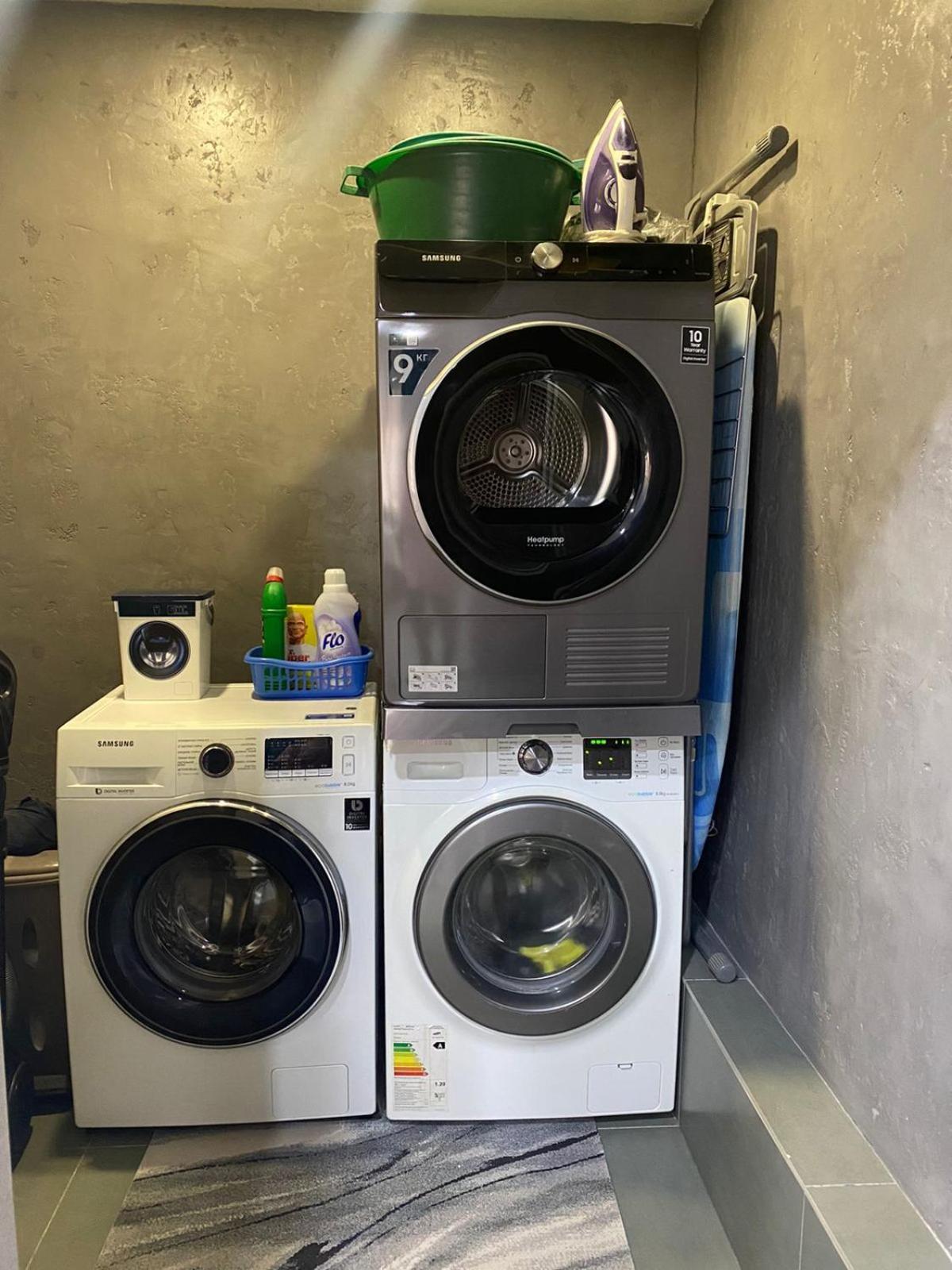 Aq Capsule Hostel Алма Ата Екстериор снимка