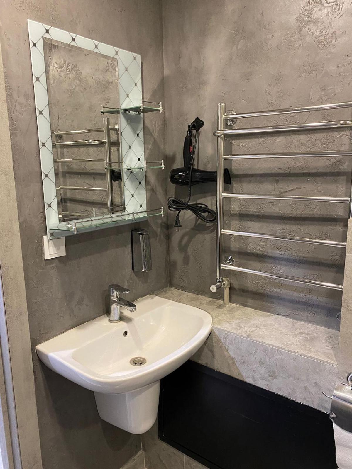 Aq Capsule Hostel Алма Ата Екстериор снимка