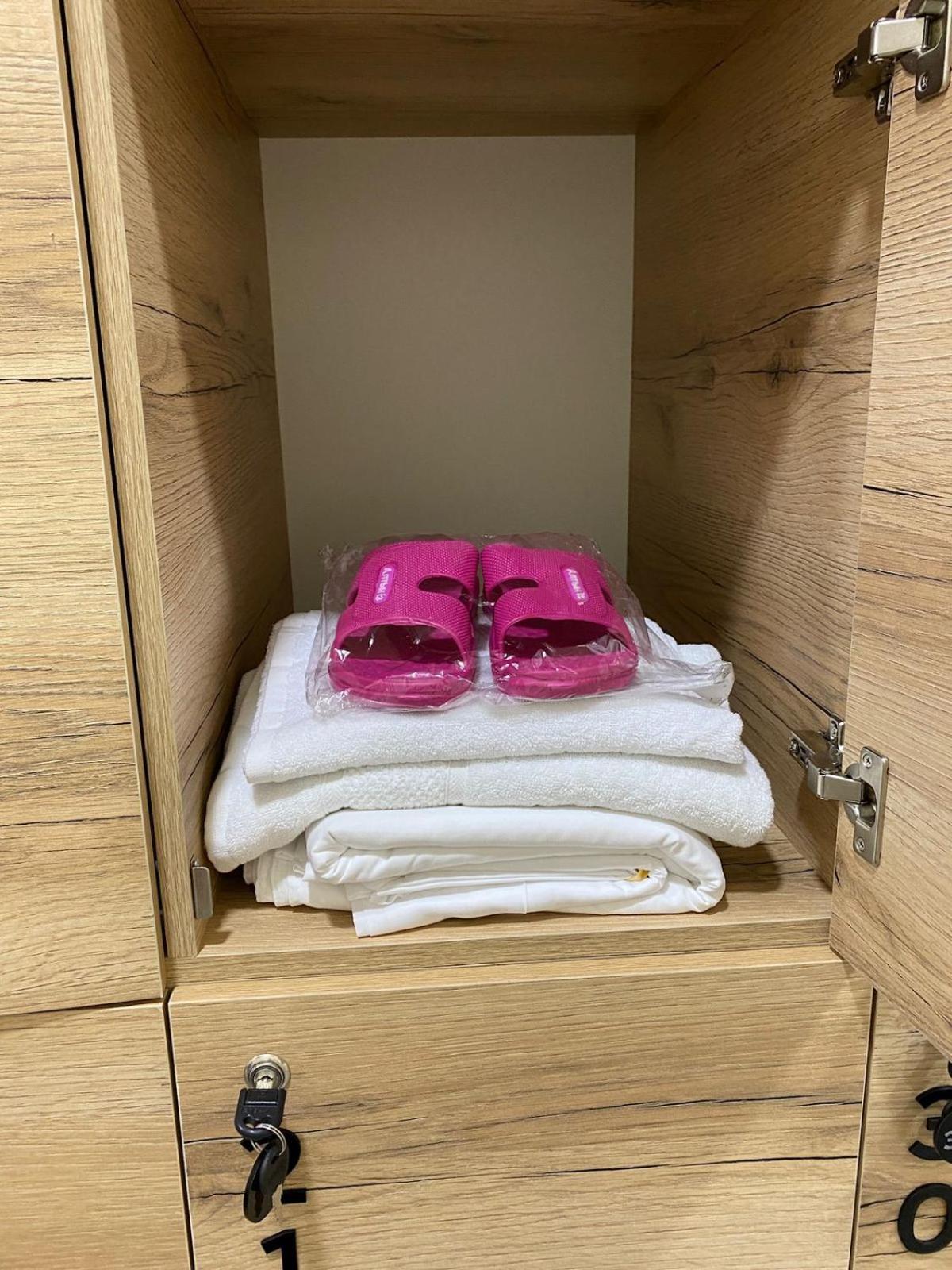 Aq Capsule Hostel Алма Ата Екстериор снимка