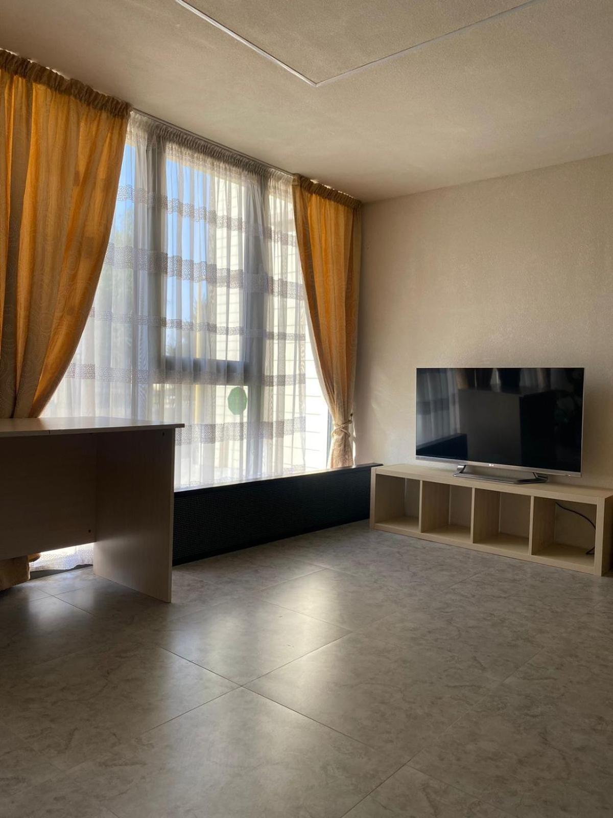 Aq Capsule Hostel Алма Ата Екстериор снимка