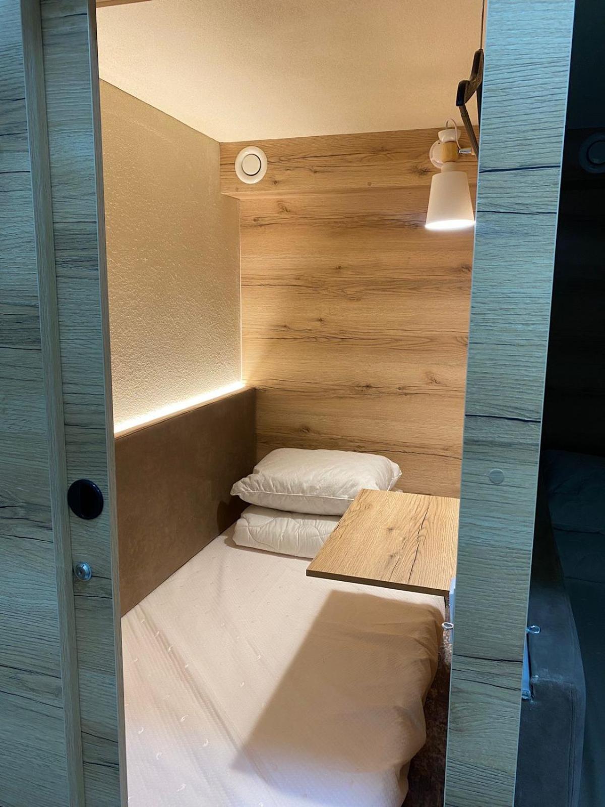 Aq Capsule Hostel Алма Ата Екстериор снимка