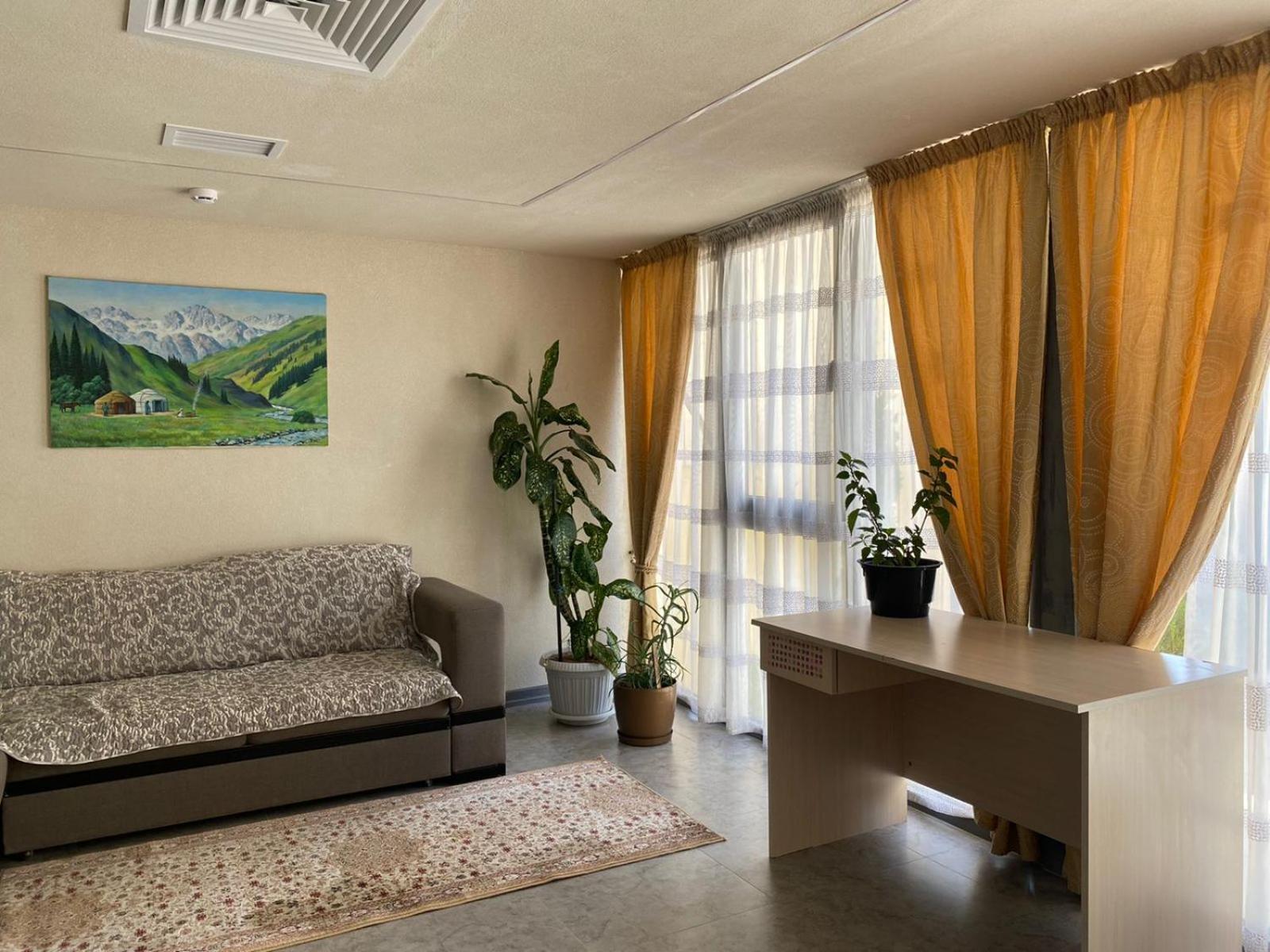 Aq Capsule Hostel Алма Ата Екстериор снимка