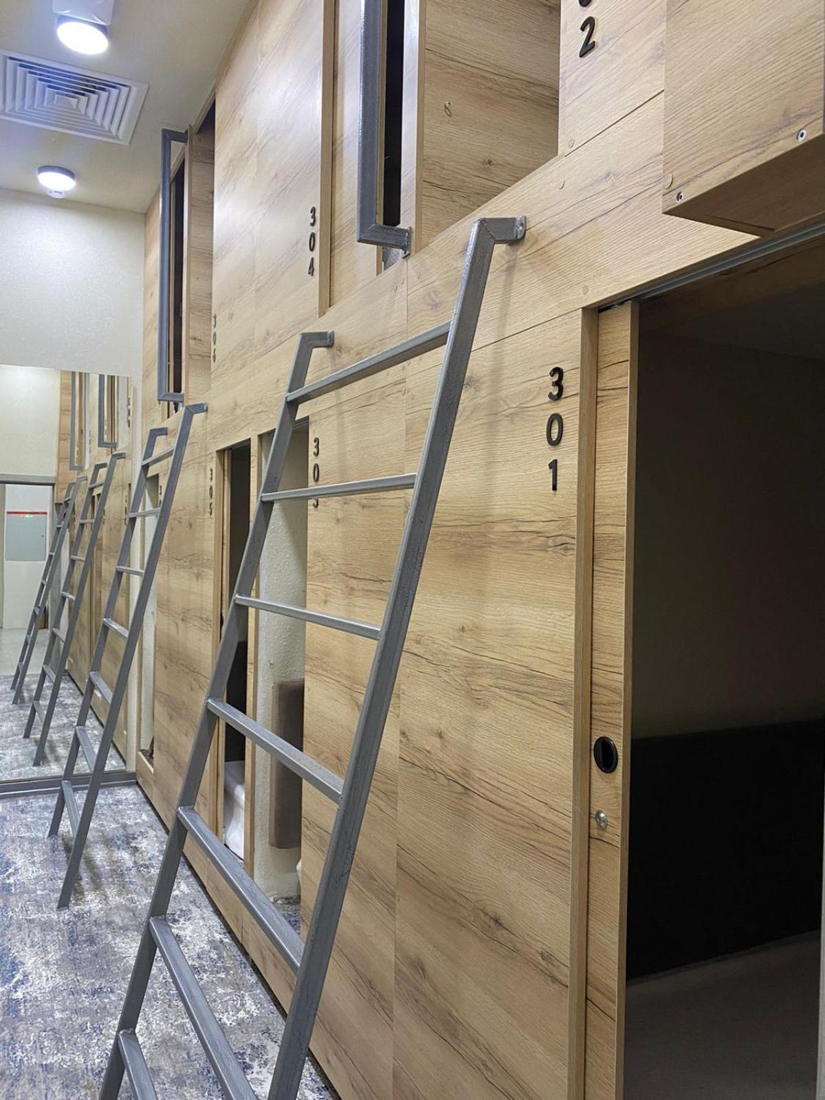 Aq Capsule Hostel Алма Ата Екстериор снимка
