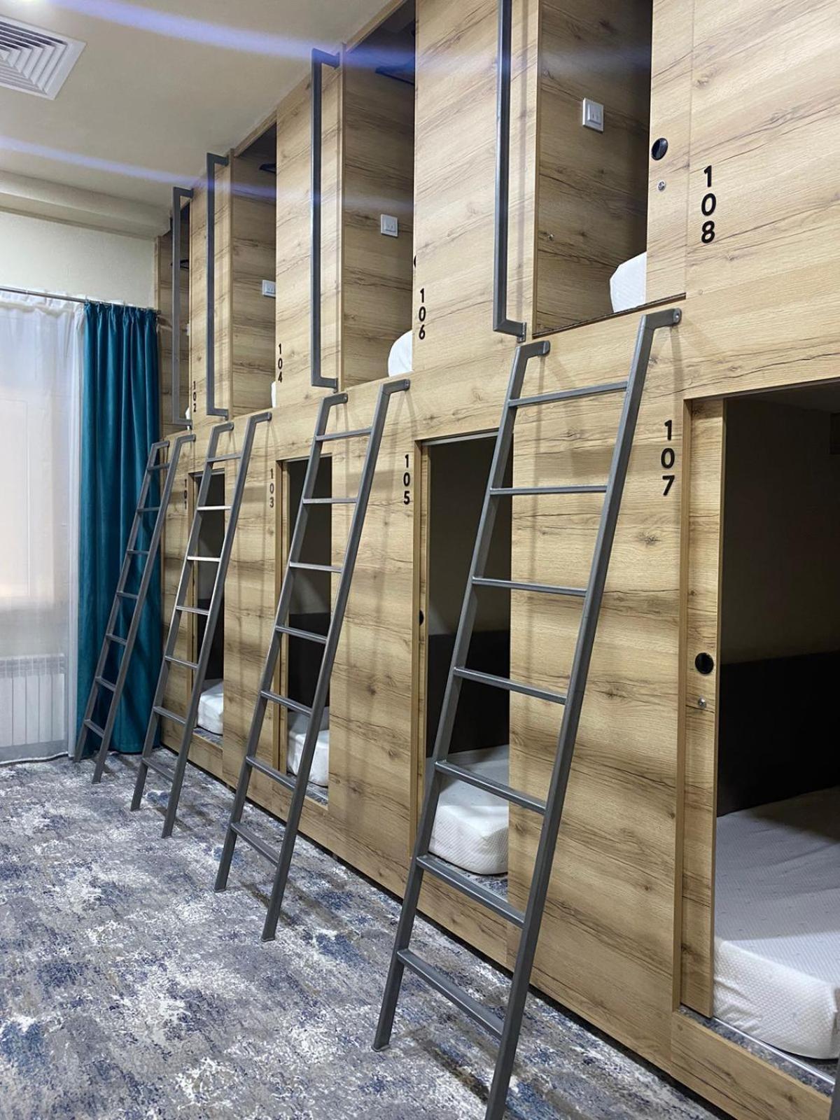 Aq Capsule Hostel Алма Ата Екстериор снимка