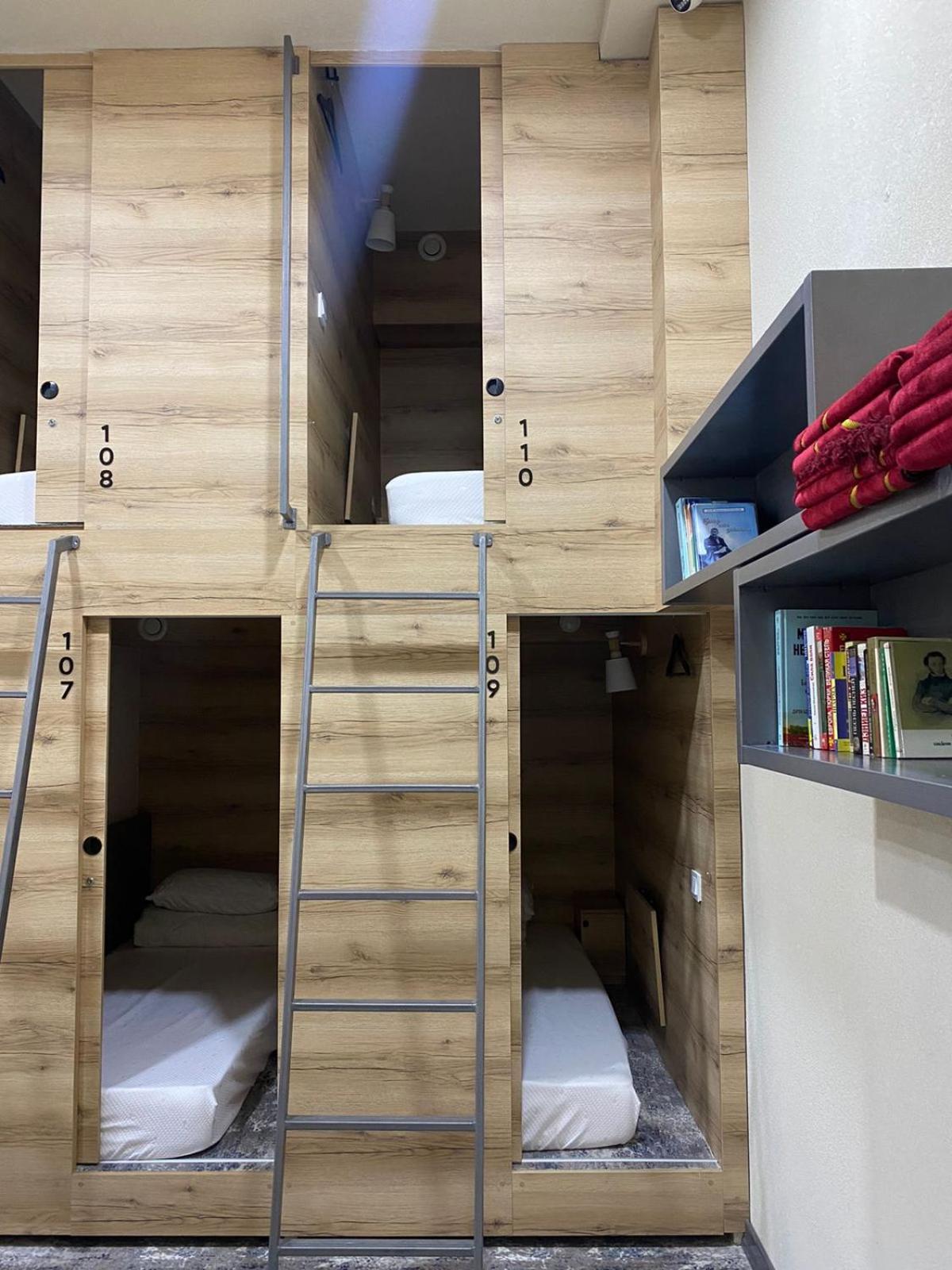 Aq Capsule Hostel Алма Ата Екстериор снимка
